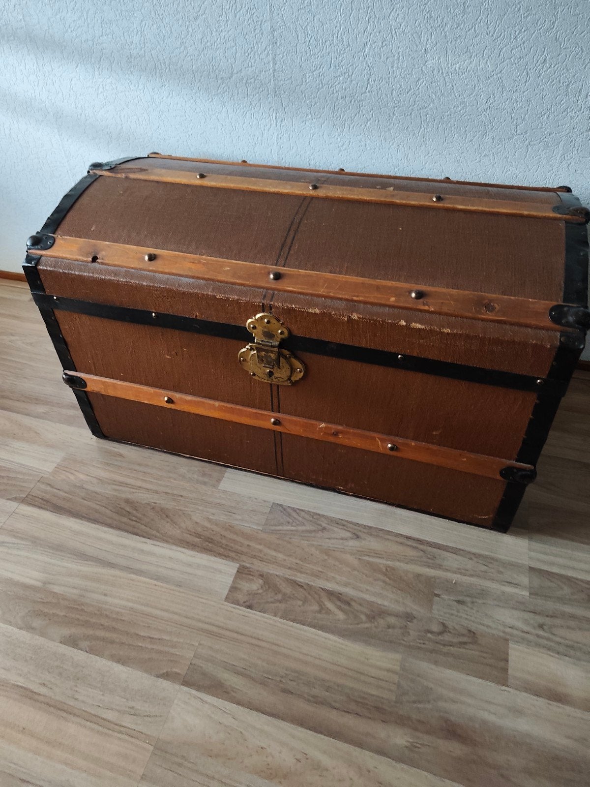 Antieke houten koffer/kist met metalen accenten, Ophalen