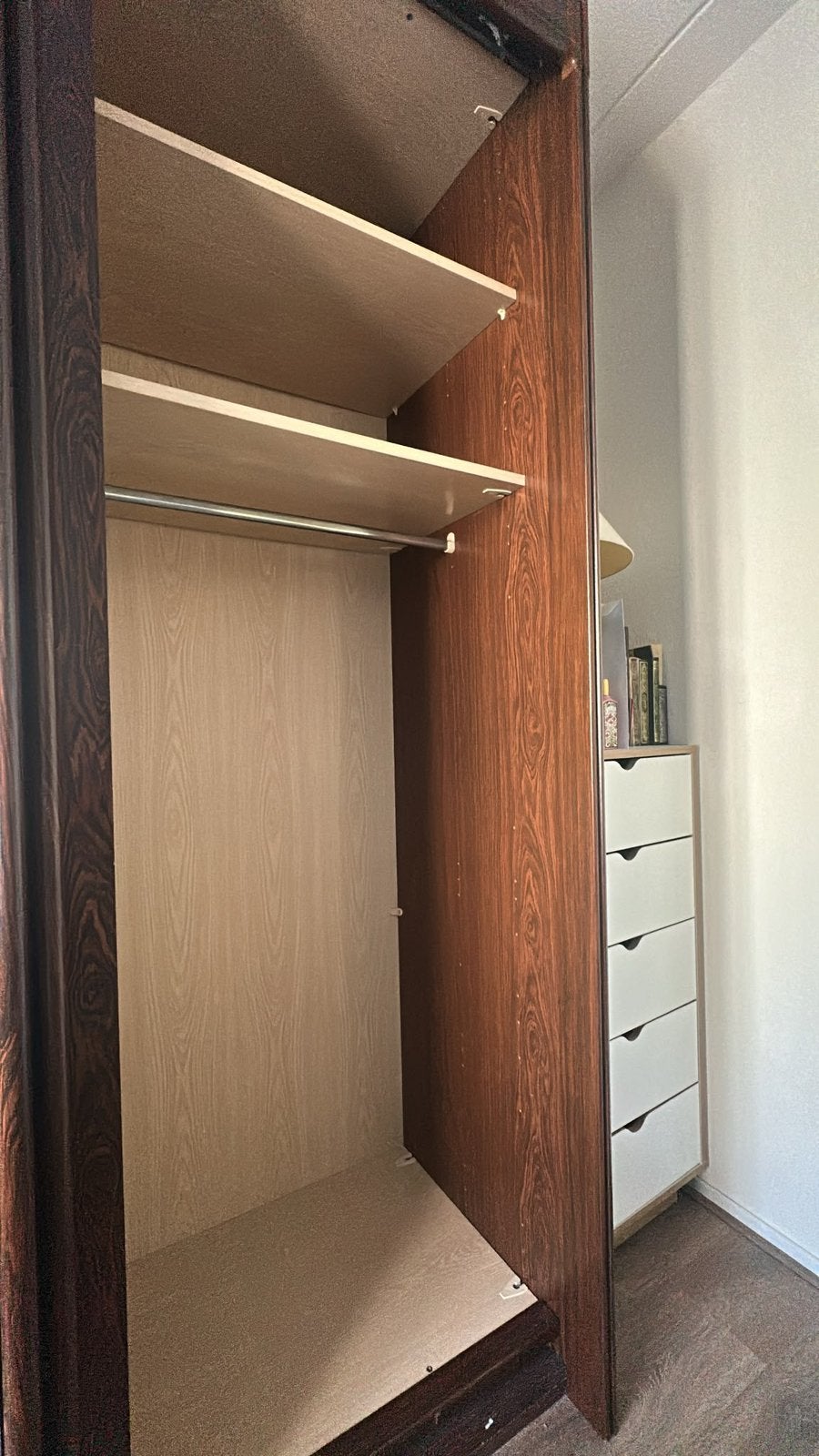 Foto 6 van Vintage/retro kledingkast