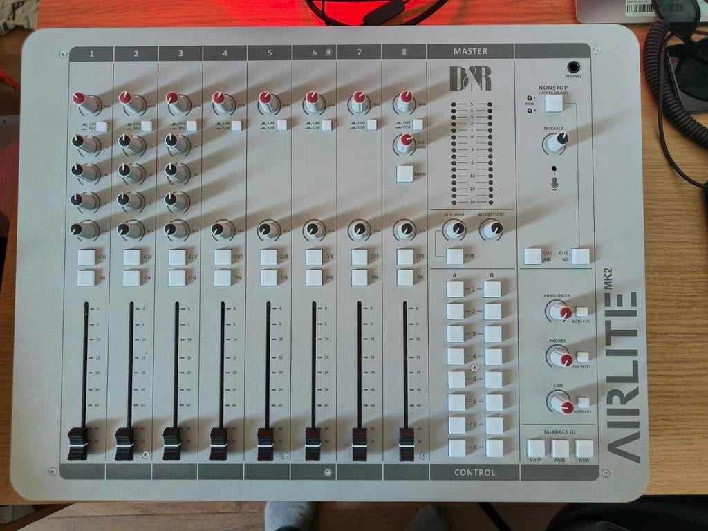 D&R Airlite MK2 Broadcast Mixer - 8 Kanalen, Ophalen, Zo goed als nieuw, 5 tot 10 kanalen, Microfooningang