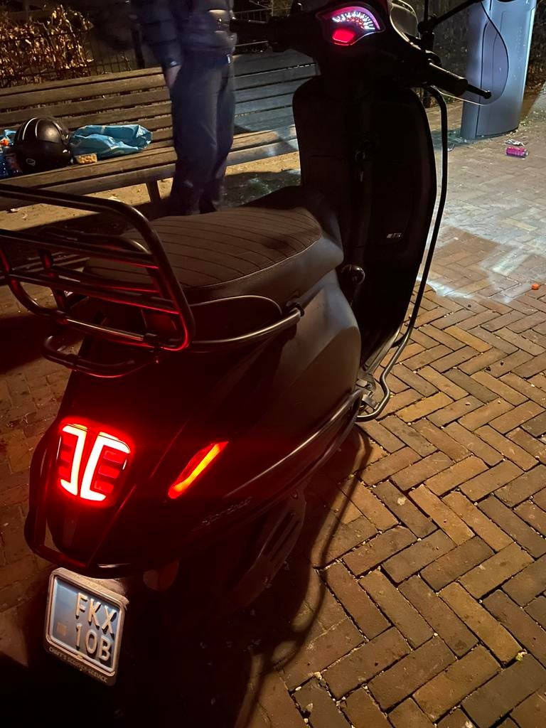 Vespa Sprint E5 2022, Ophalen of Verzenden, Zo goed als nieuw, Benzine