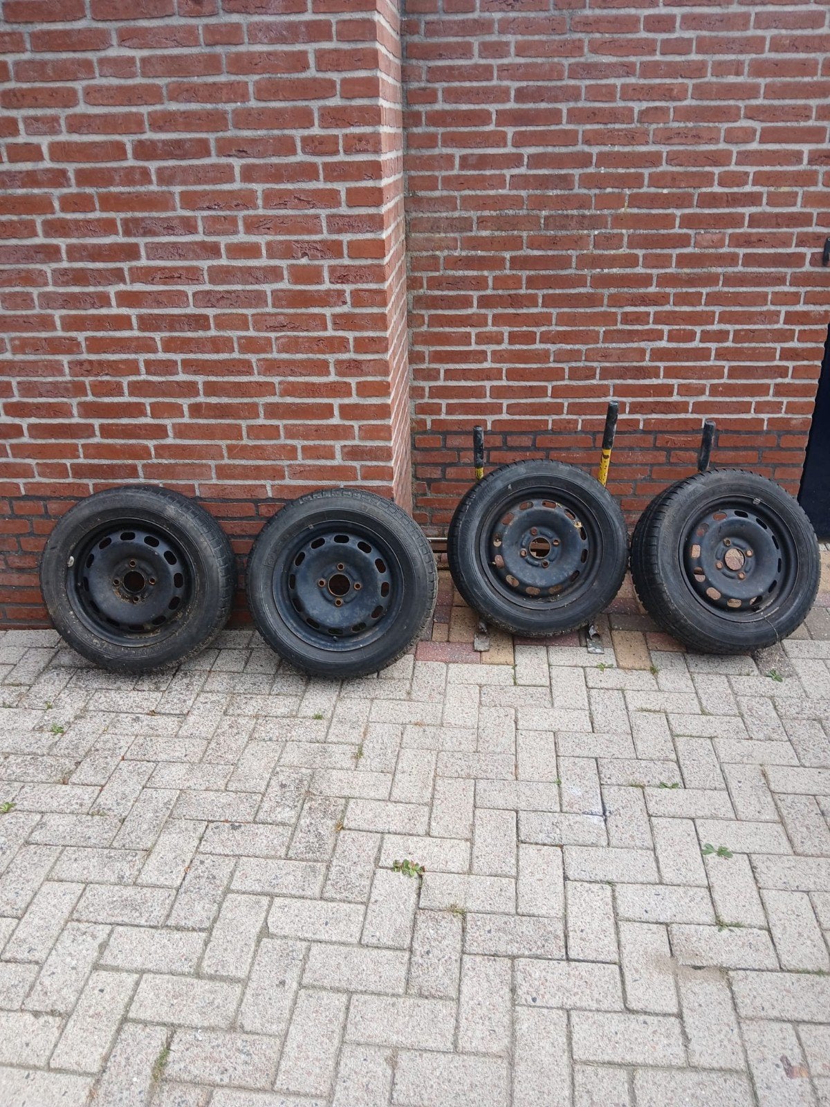 4 goede banden met velg, Ophalen