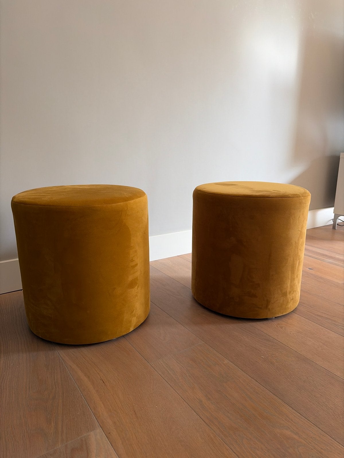 Set van 2 fluwelen poefjes - Okergeel, Ophalen, Minder dan 50 cm, Rond, Nieuw