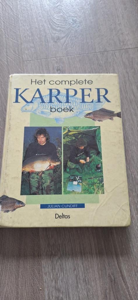 Het complete karperboek - Julian Gundiff, Ophalen of Verzenden, Gelezen, Julian Gundiff, Watersport en Hengelsport