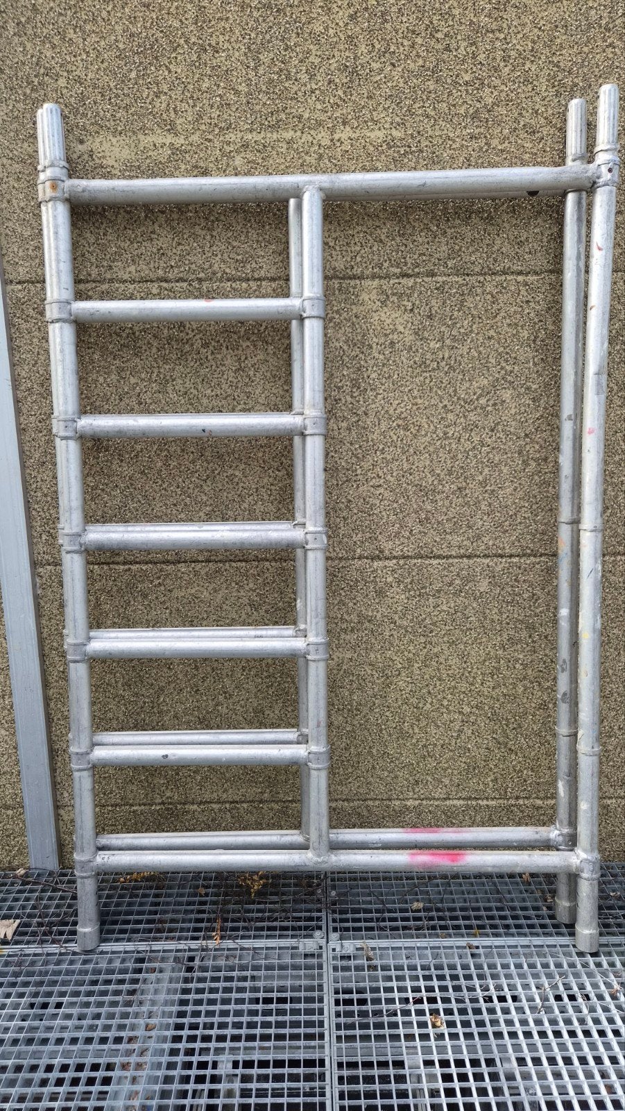 Te koop sky works doorloop frames 135 breed, Doe-het-zelf en Verbouw, Steigers, Ophalen, Rolsteiger of Kamersteiger, 5 meter of hoger