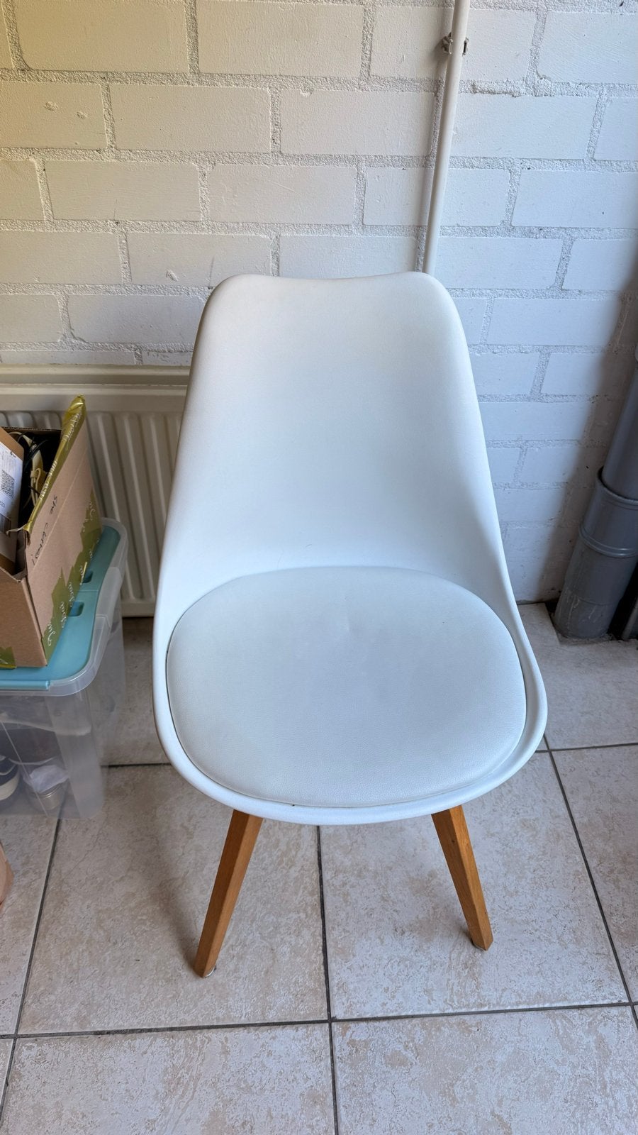 Witte eetkamerstoel / bureaustoel met houten poten, Ophalen, Gebruikt, Wit, Eén