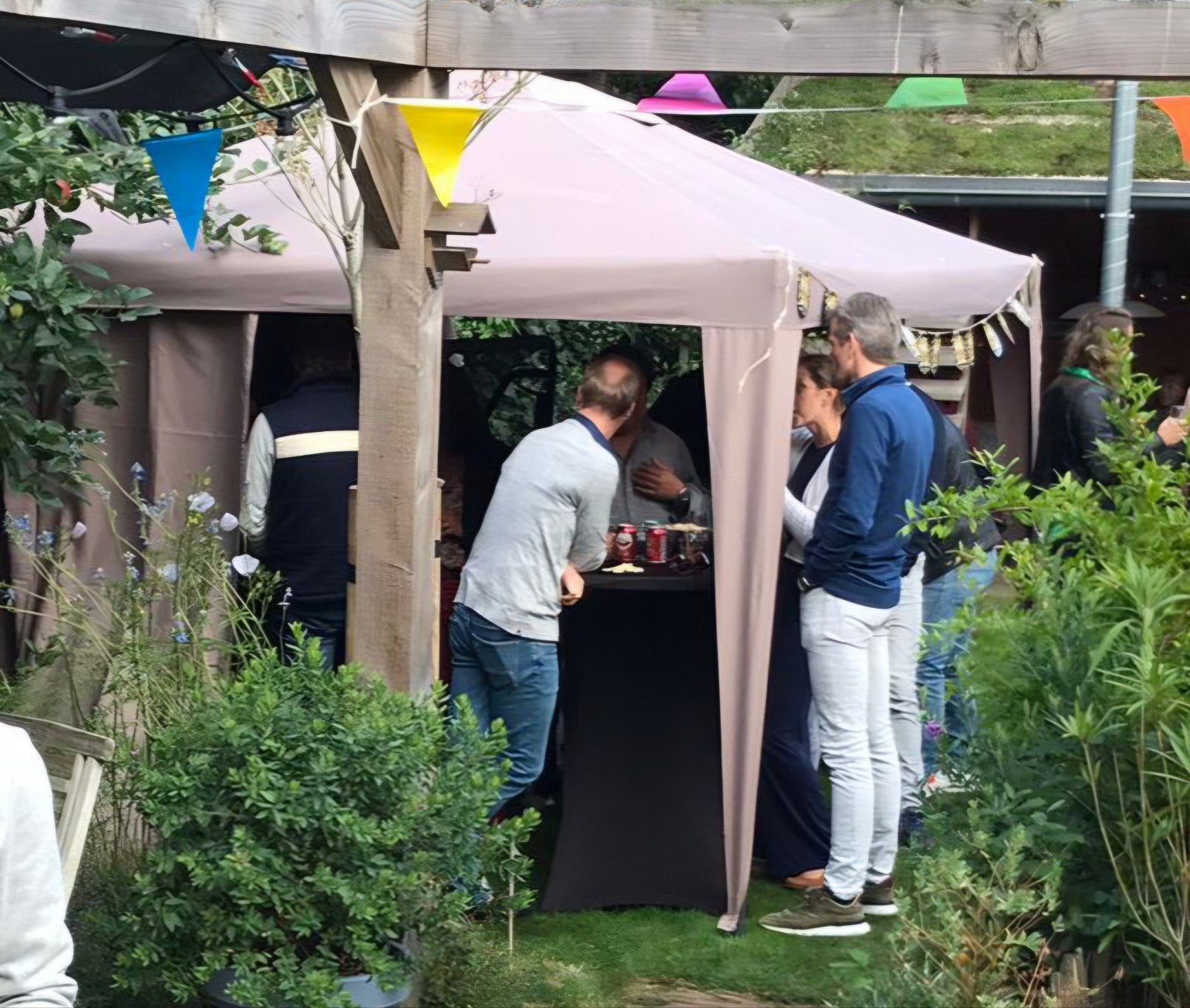 Grote party tent ca 6 x 3 m met rondom zij gordijnen, Ophalen, Gebruikt, Minder dan 4 meter, 2 meter of meer