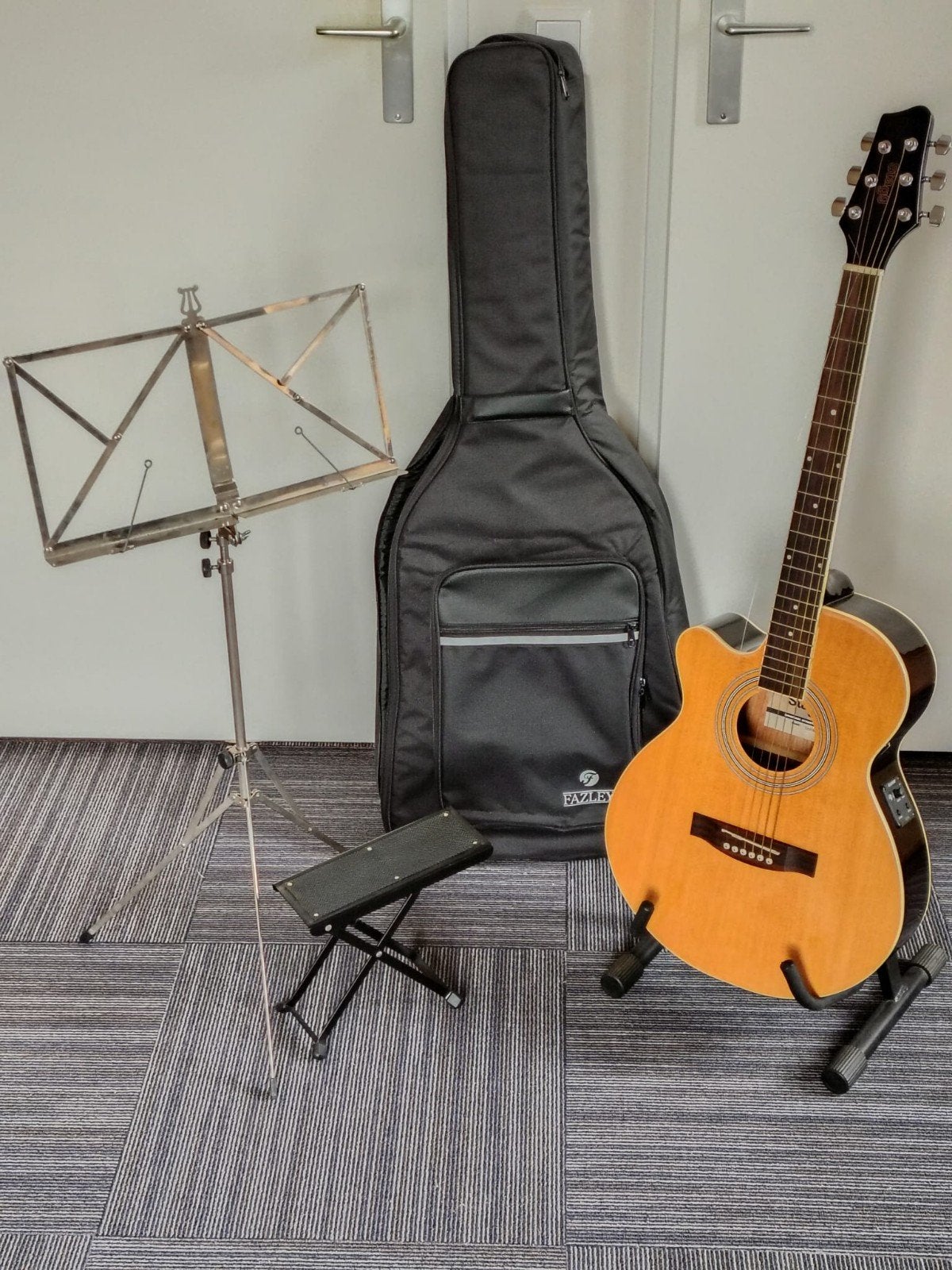 Linkshandige Stagg Western akoestische gitaar met acc, Muziek en Instrumenten, Snaarinstrumenten | Gitaren | Akoestisch, Ophalen