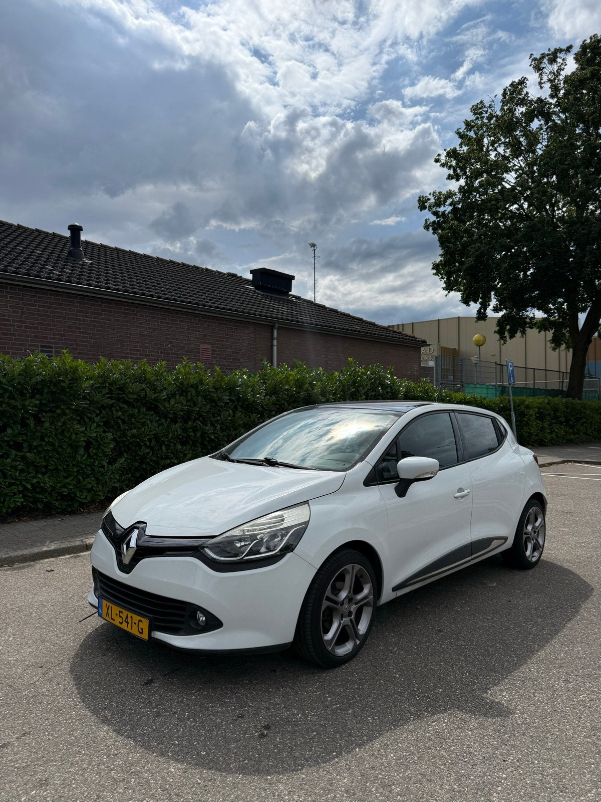 Renault Clio 0.9 TCE PANO & STOELVERWARMING, Voorwielaandrijving, 898 cc, Stof, 40 €/maand