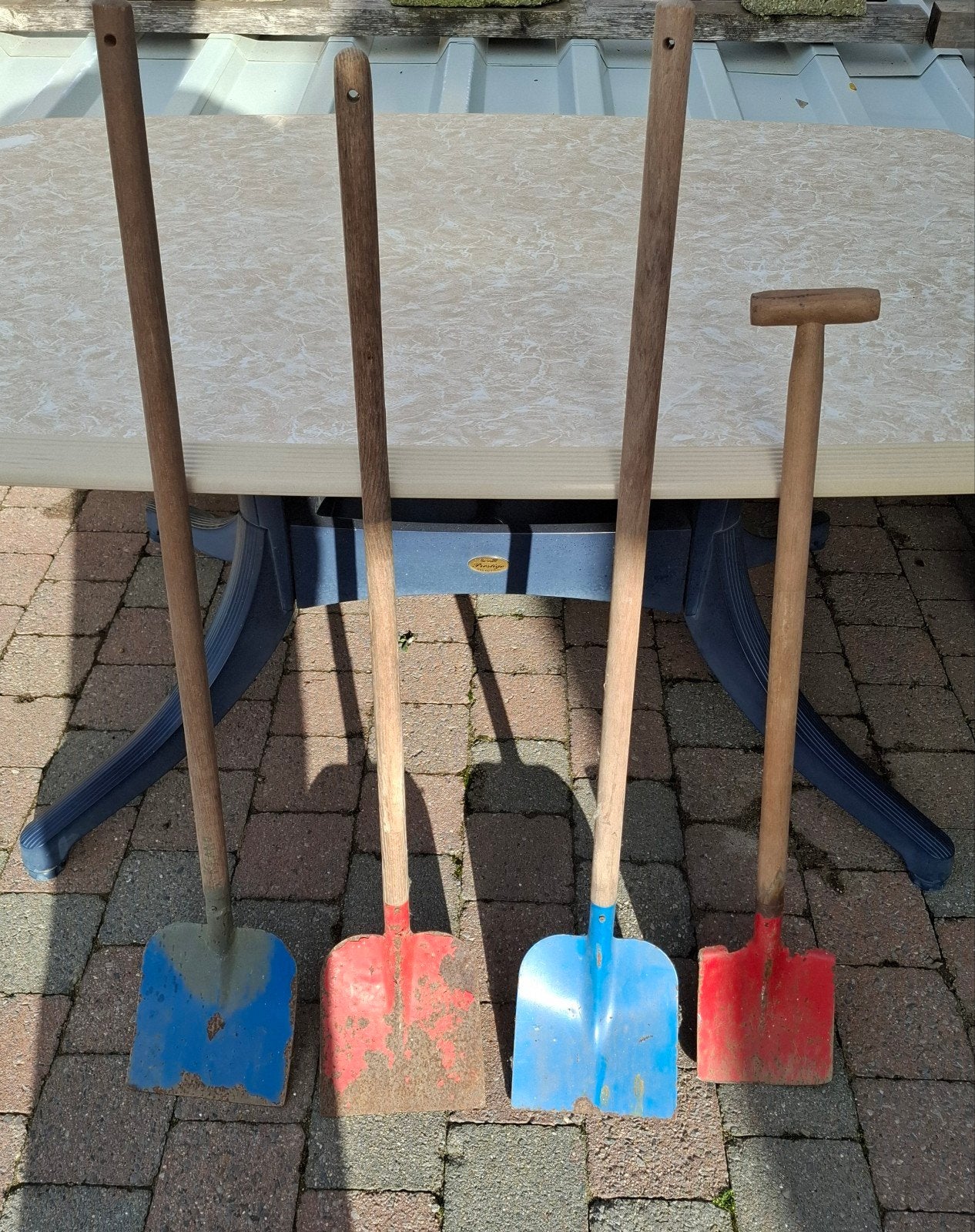 4 kinder zand scheppen / schoppen, Ophalen, Gebruikt