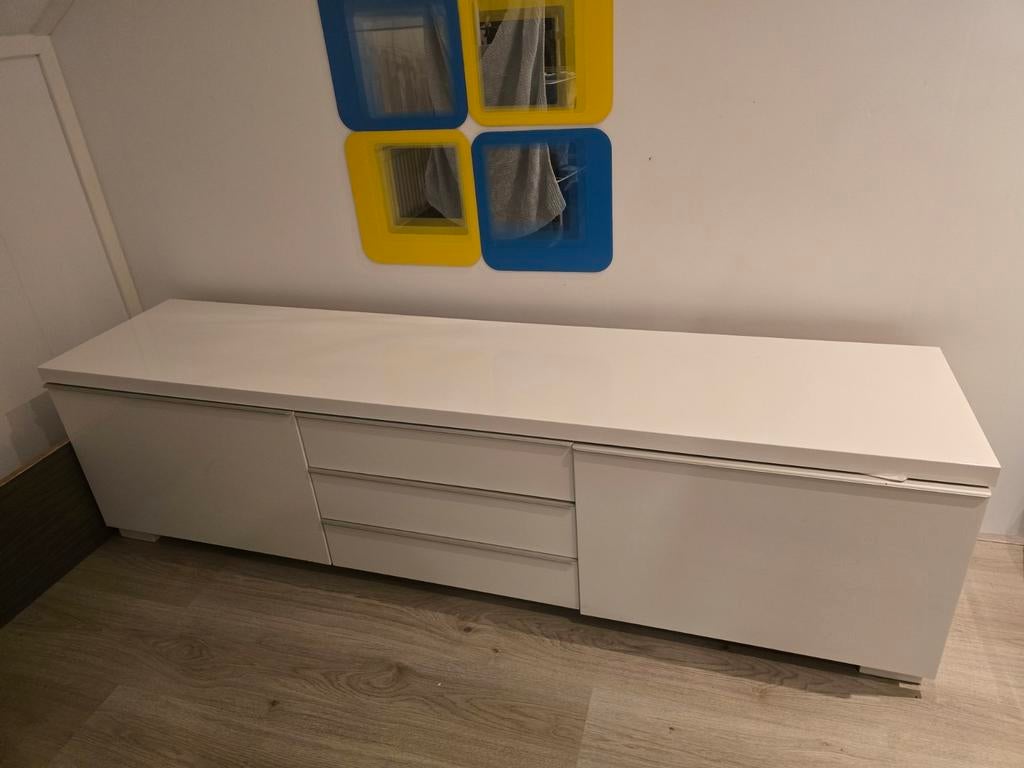 IKEA Besta Burs hoogglans witte tv-kast met 2 lades, Kunststof, 150 tot 200 cm, Ophalen of Verzenden, Zo goed als nieuw