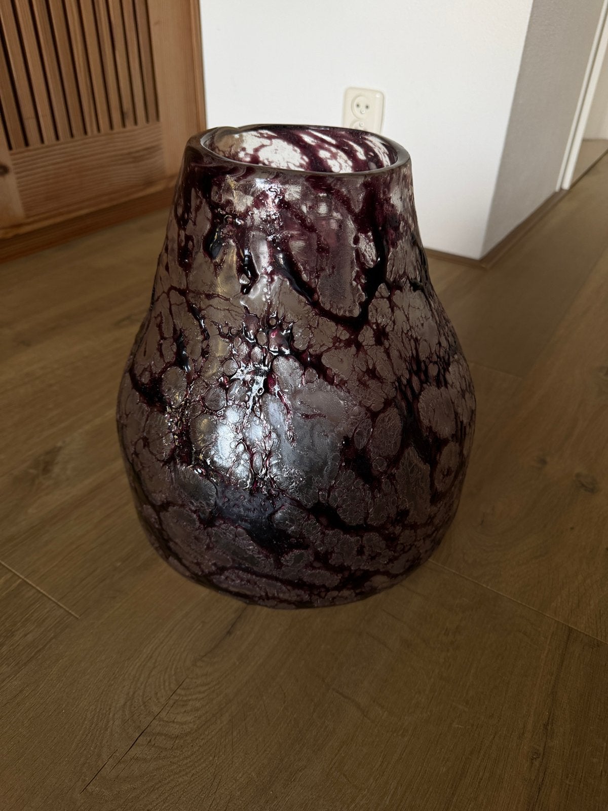 Grote vaas. PTMD. Paars. Ruw glas, Ophalen, Zo goed als nieuw, Paars, Glas