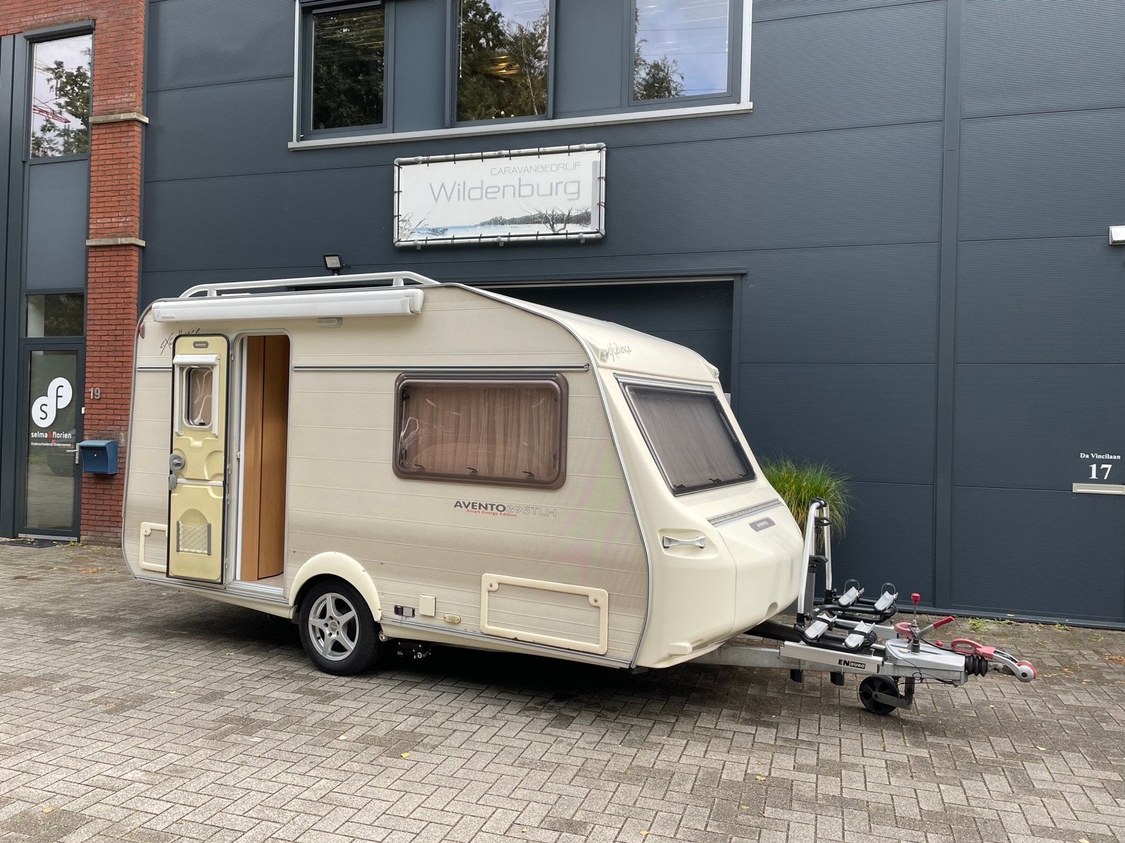 Fraaie Avento Excellence 395TLH, mover, zonnepaneel!, Schokbreker, Bedrijf, 750 - 1000 kg, 4 tot 5 meter