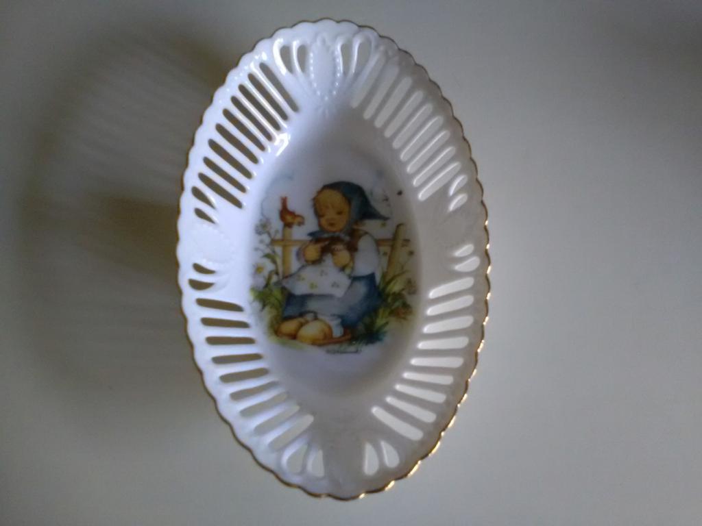M J Hummel Goebel soesjes schaal, Ophalen of Verzenden, Zo goed als nieuw, Overige stijlen, Schaal of Schalen