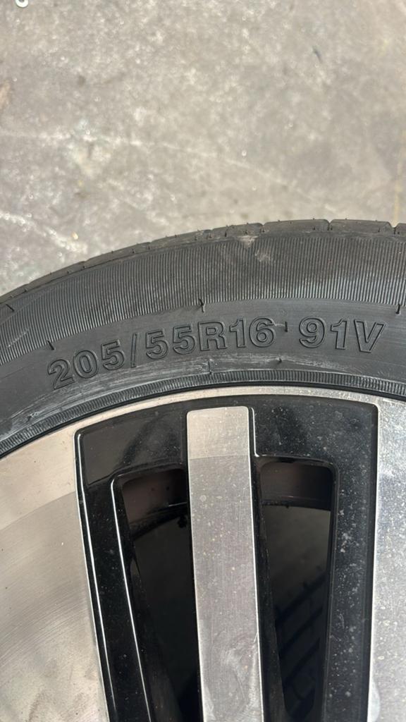 VW Golf 16 inch velgen met zomerbanden 205/55R16, Auto-onderdelen, Gebruikt, 16 inch, Banden en Velgen, Personenwagen