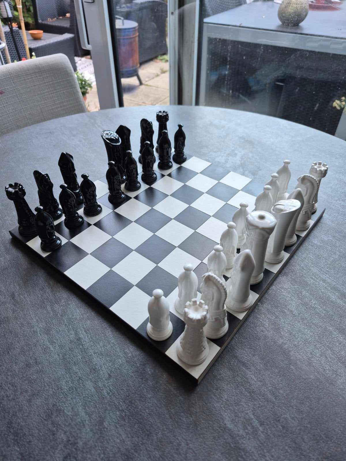 Prachtige handgemaakte schaakset uit Kenia!, Hobby en Vrije tijd, Een of twee spelers, Ophalen, Gebruikt