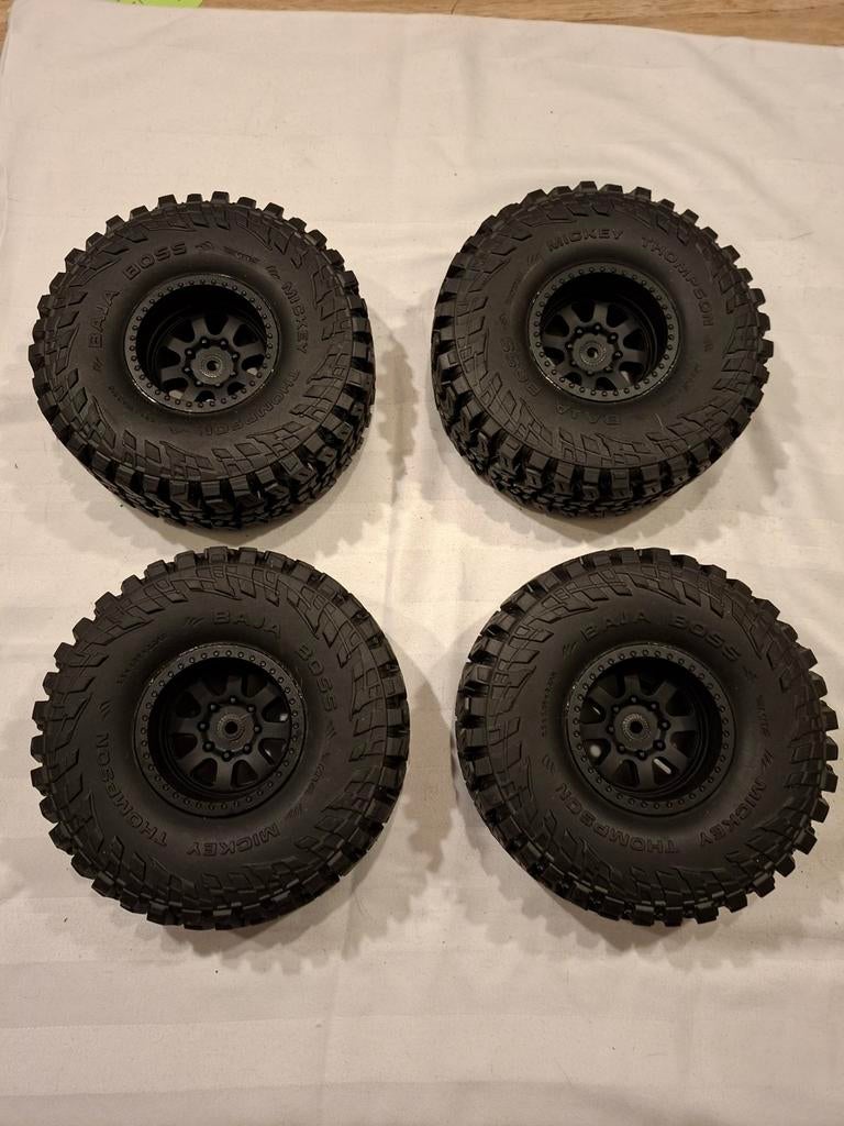 Axial gillamon  banden set 2.2 zgan, Hobby en Vrije tijd, Modelbouw | Radiografisch | Auto's, Ophalen of Verzenden, Zo goed als nieuw