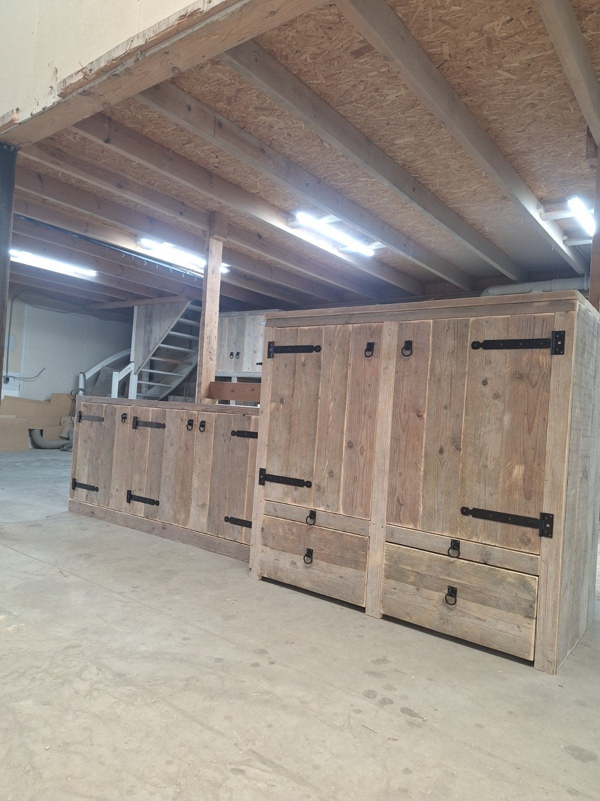 Foto 7 van Mooie robuuste kast voor wasmachine en droger