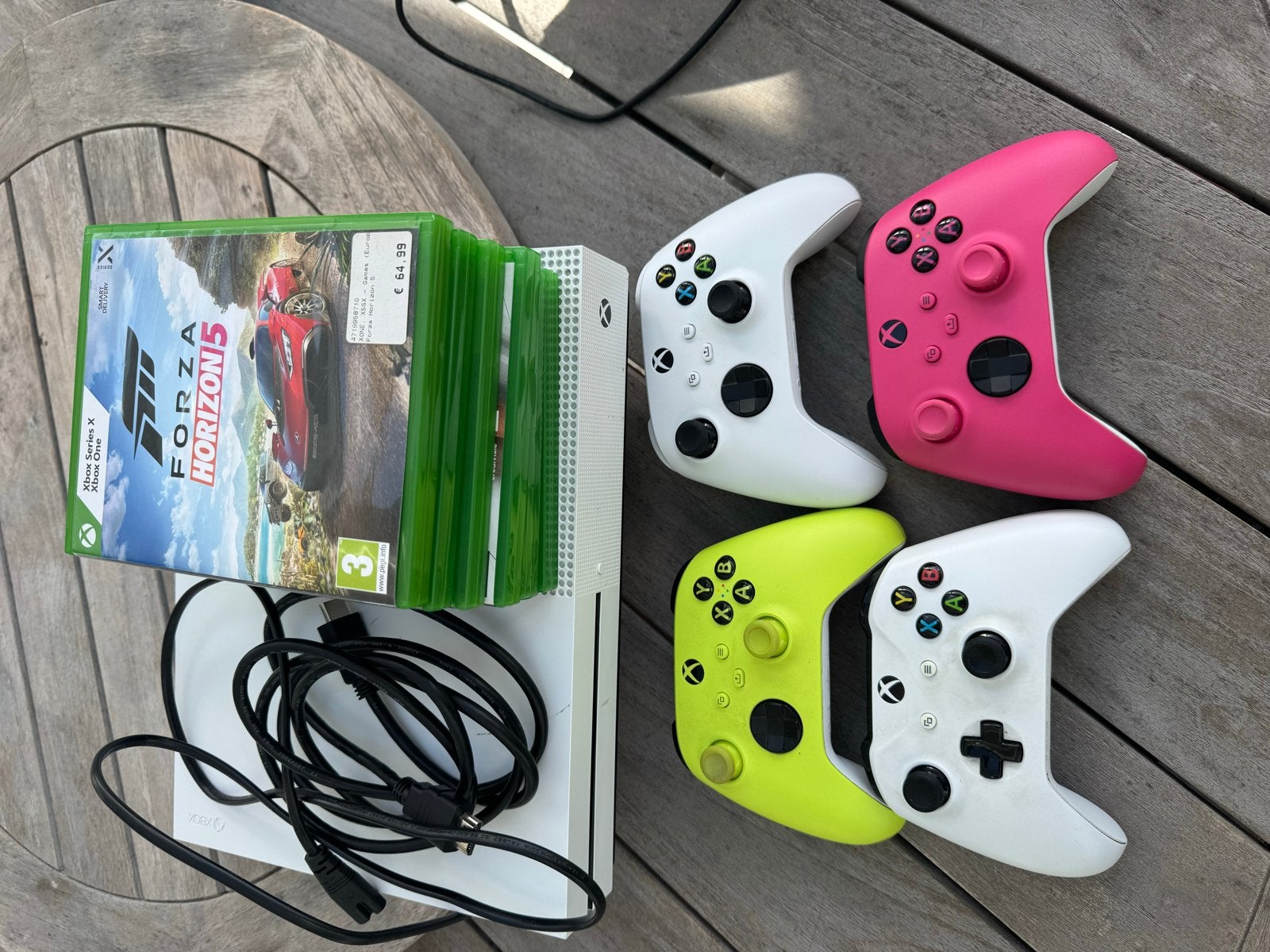 Xbox One S met 4 controllers en 7 games, Ophalen, Xbox One S, Zo goed als nieuw, Met 3 controllers of meer
