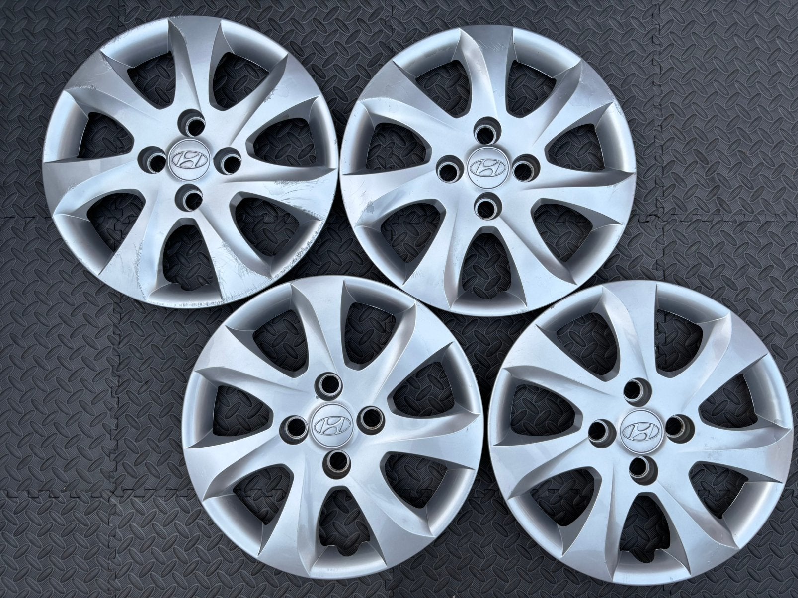 Set originele Hyundai I10 wieldoppen 14 inch, Ophalen of Verzenden, Gebruikt
