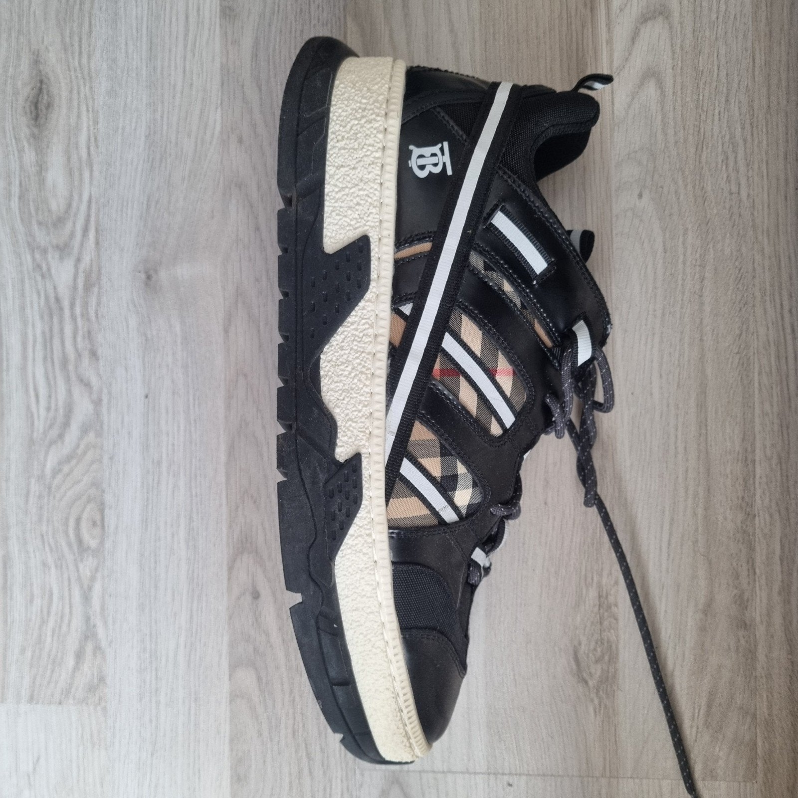 Burberry sneakers maat 44 - Zo goed als nieuw, Zwart, Ophalen of Verzenden, Burberry, Sneakers of Gympen