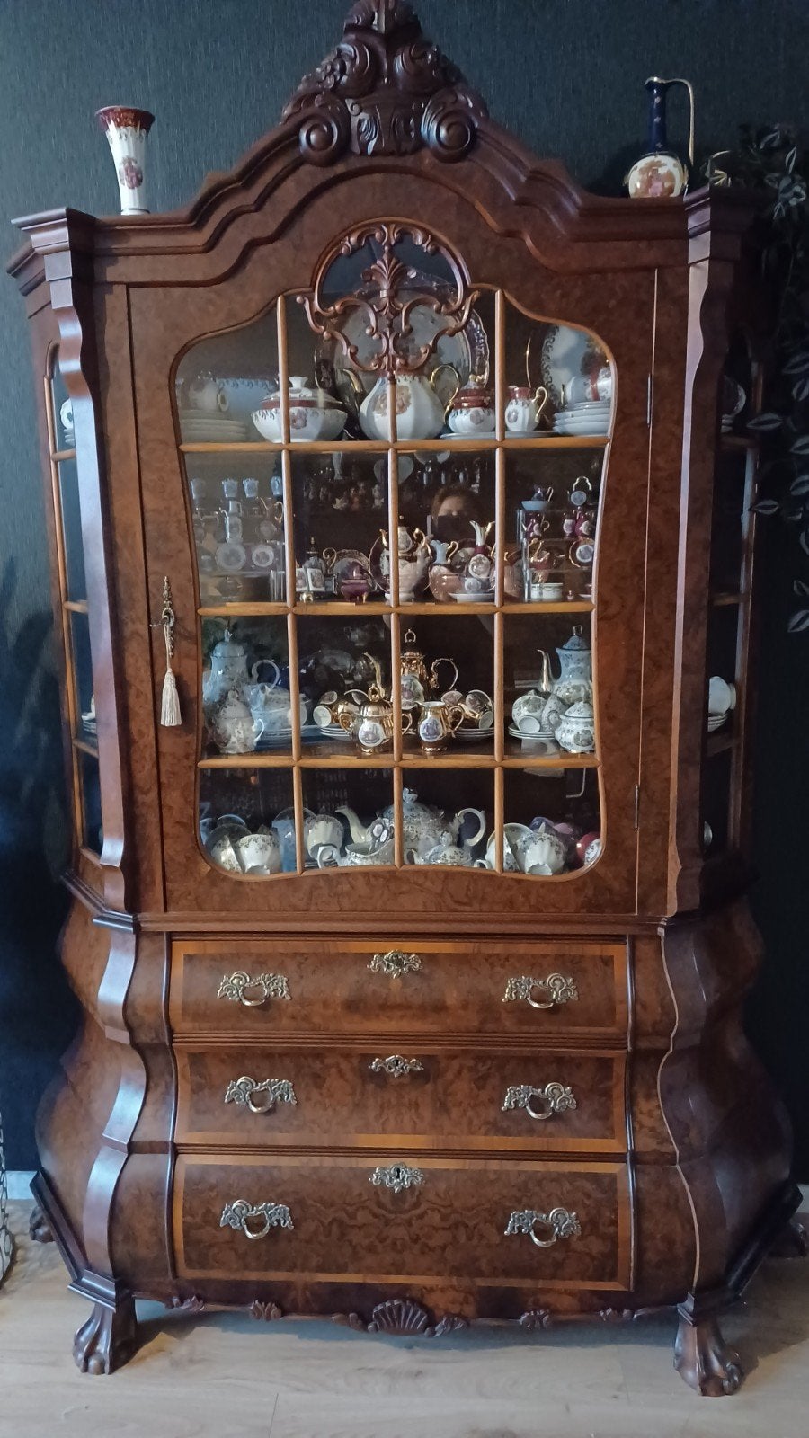 Mahoniehouten kast. In goede staat, Antiek en Kunst, Ophalen