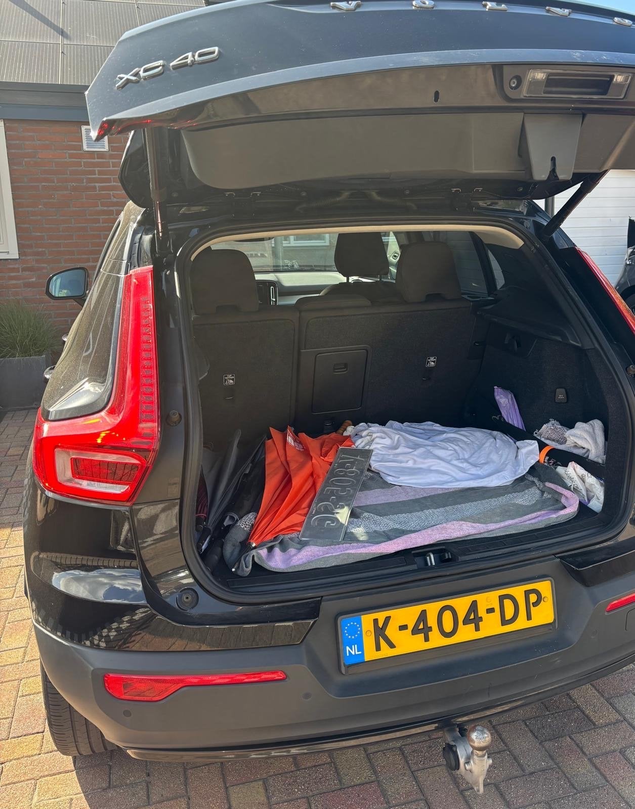 Volvo XC40 T2 129pk Geartronic 2020 Zwart, Auto's, 1525 kg, 129 pk, Zwart, Particulier