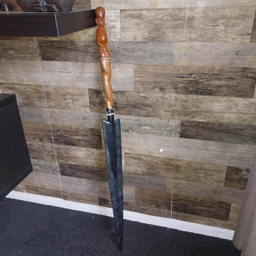 Afrikaans houten beeld met metalen blad, Ophalen, 50 - 100 cm, Handgemaakt, Beeld