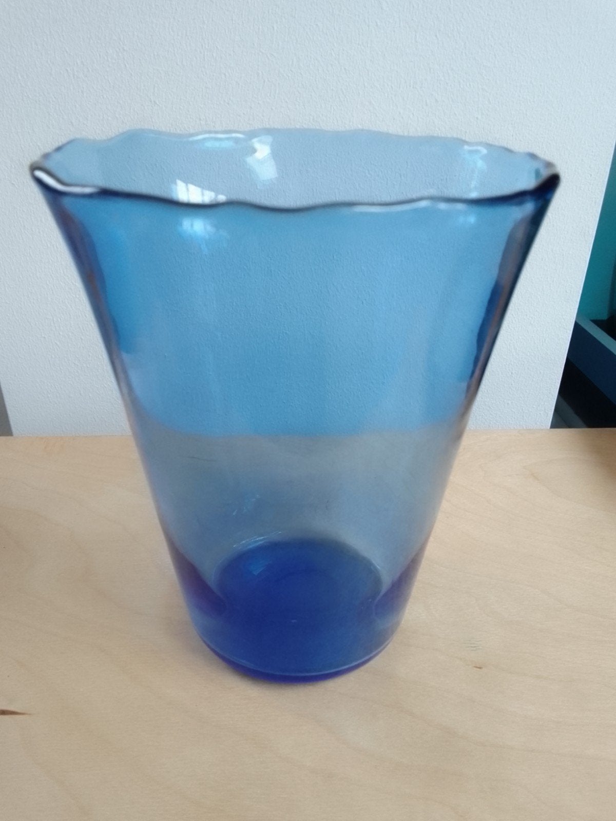 Blauwe vaas met dubbel rand, 14 cm hoog, Blauw, 14 cm, Ophalen of Verzenden, Glas