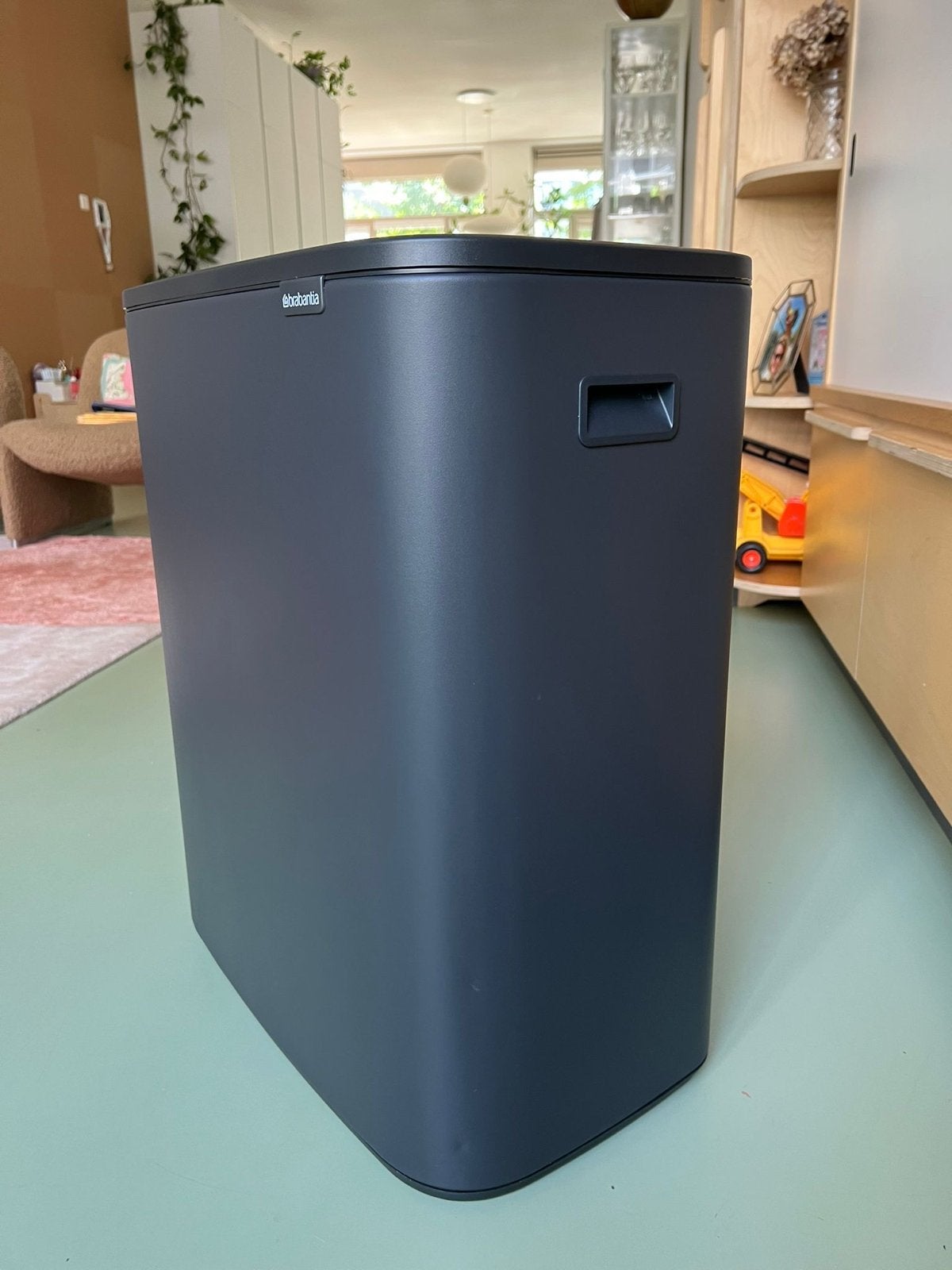 Brabantia Bo Touch Bin Prullenbak - 60 liter - donkergrijs, Ophalen, 20 tot 30 liter, Zo goed als nieuw, 75 – 100