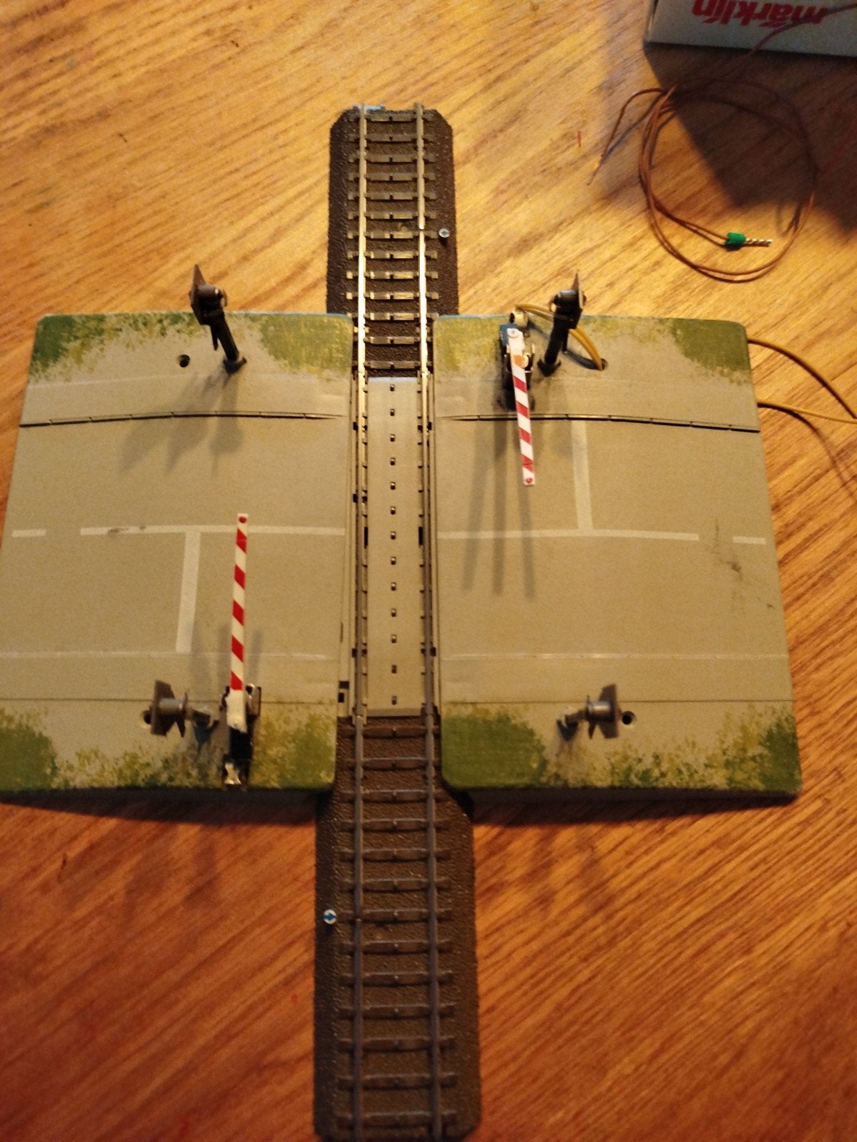 Märklin H0 Volautomatische overweg met halfbomen 74920, Wisselstroom, Gebruikt, Overige typen, Ophalen of Verzenden