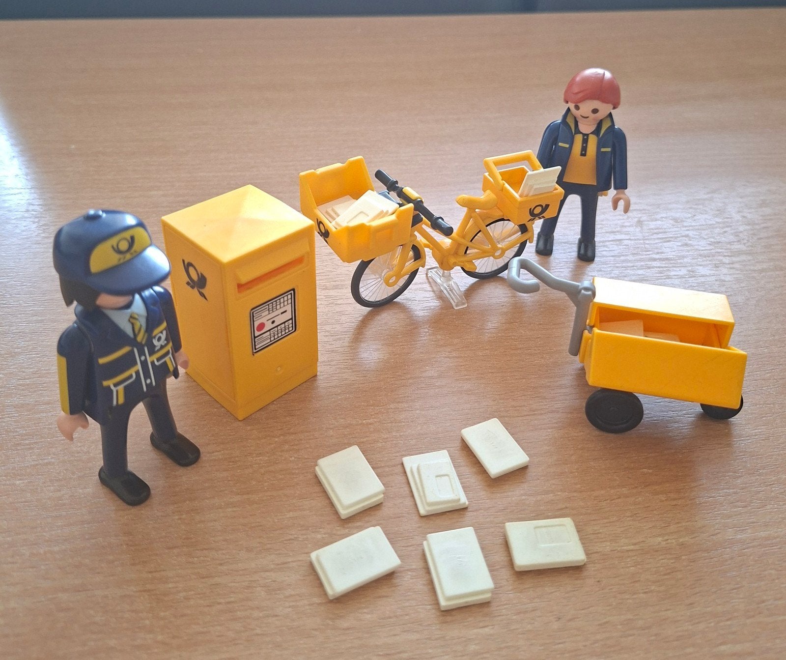 Playmobil Postbode Set met Fiets, Brievenbus en Figuren, Gebruikt, Complete set, Ophalen of Verzenden, City life