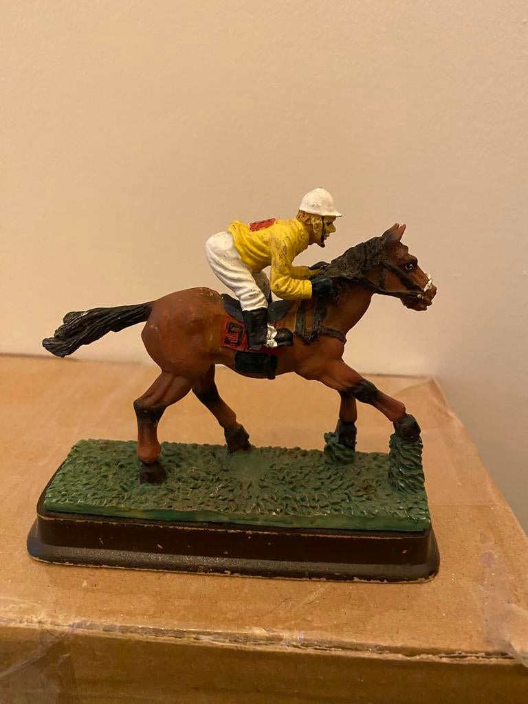 Vintage beeldje jockey op paard - paardenrace, Ophalen of Verzenden, Gebruikt, Dier