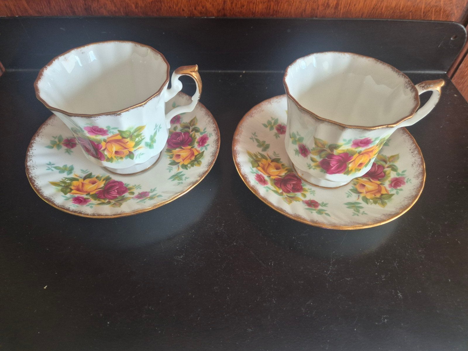 Willy s pottery finest bone china, Ophalen of Verzenden, Zo goed als nieuw, Porselein, Kop en/of schotel