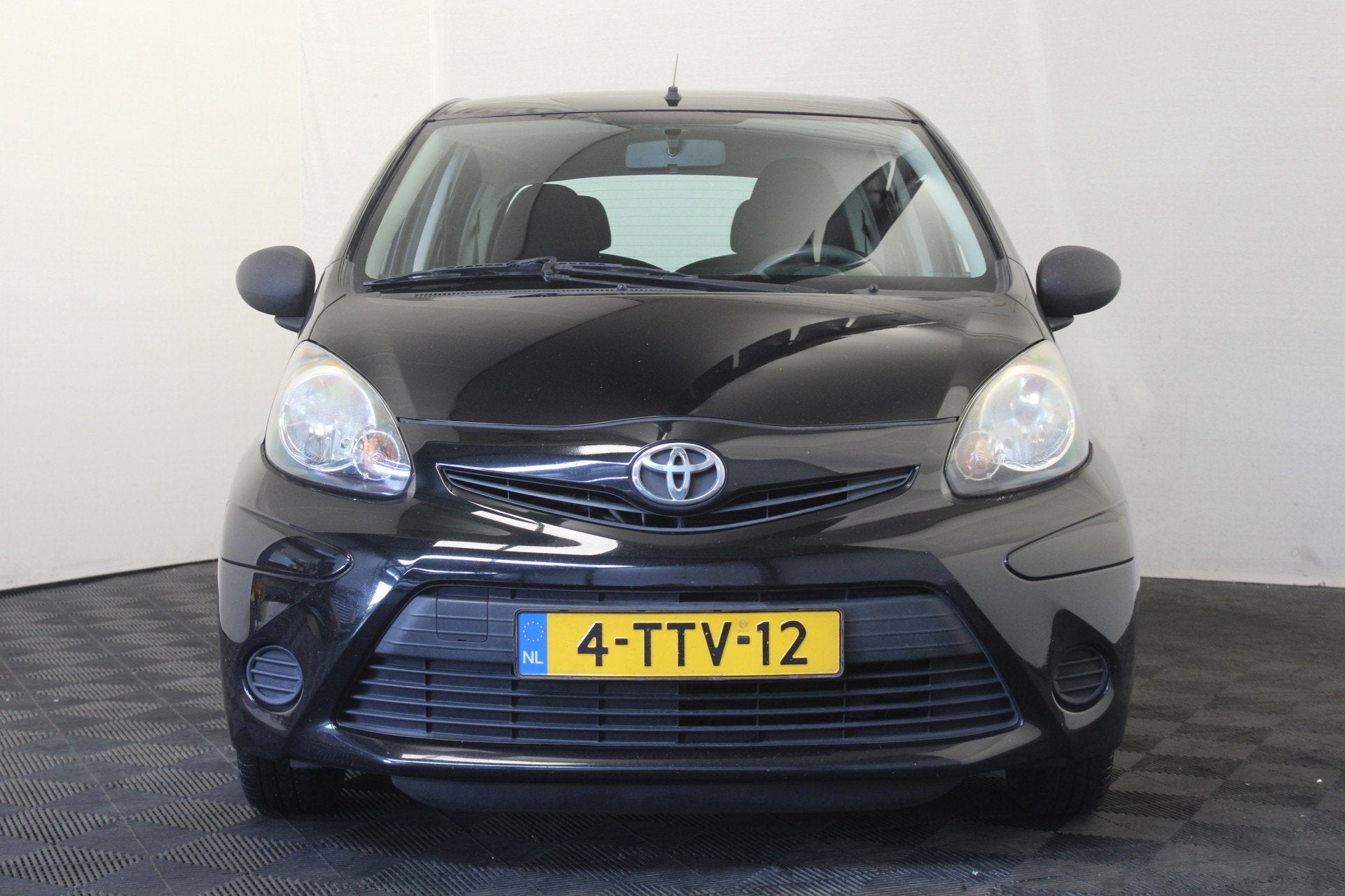 Toyota Aygo 1.0 VVT-i Now (bj 2014), Auto's, Voorwielaandrijving, Euro 5, Stof, Gebruikt