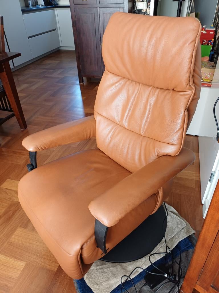 Meubelzorg sta-opstoel cognac kleur, uitstekende staat,, Huis en Inrichting, Fauteuils, Ophalen, Zo goed als nieuw, 75 tot 100 cm