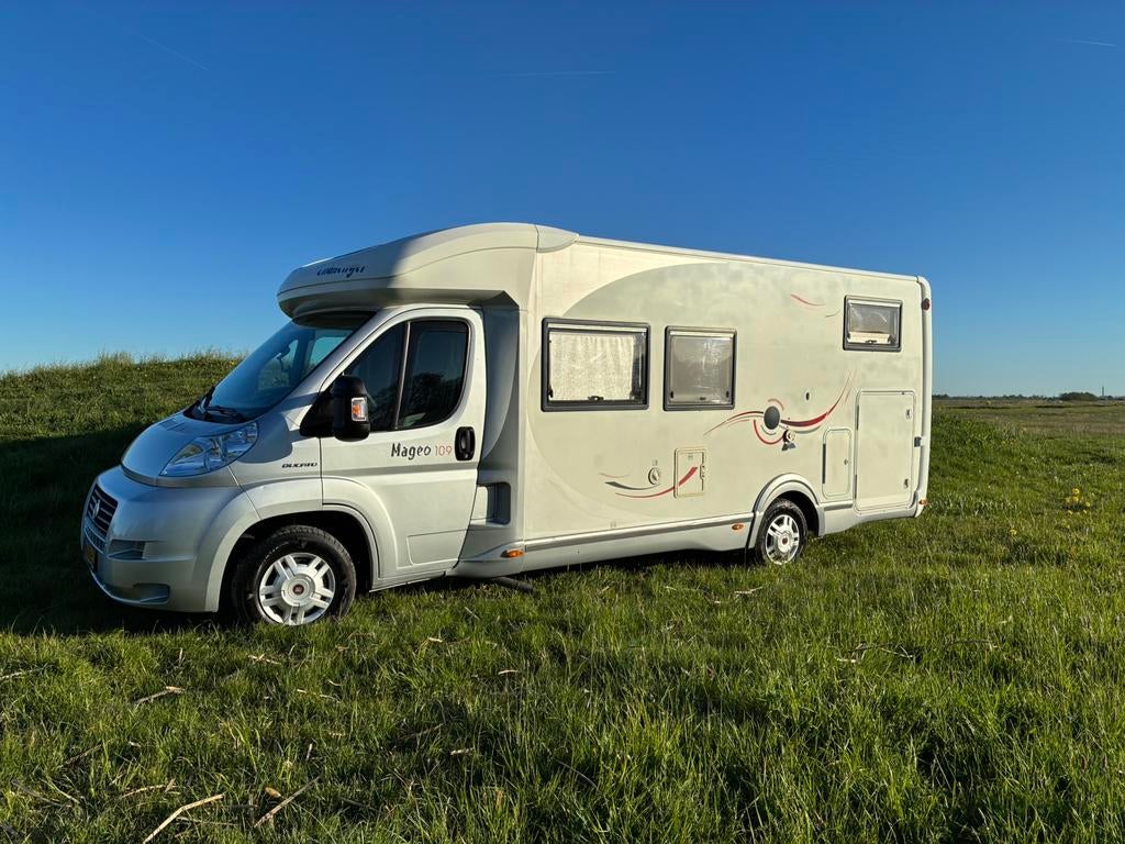 Challenger Mageo 109 2009 AIRCO APK lengtebedden, Caravans en Kamperen, Campers, Particulier, Tot en met 4, Half-integraal