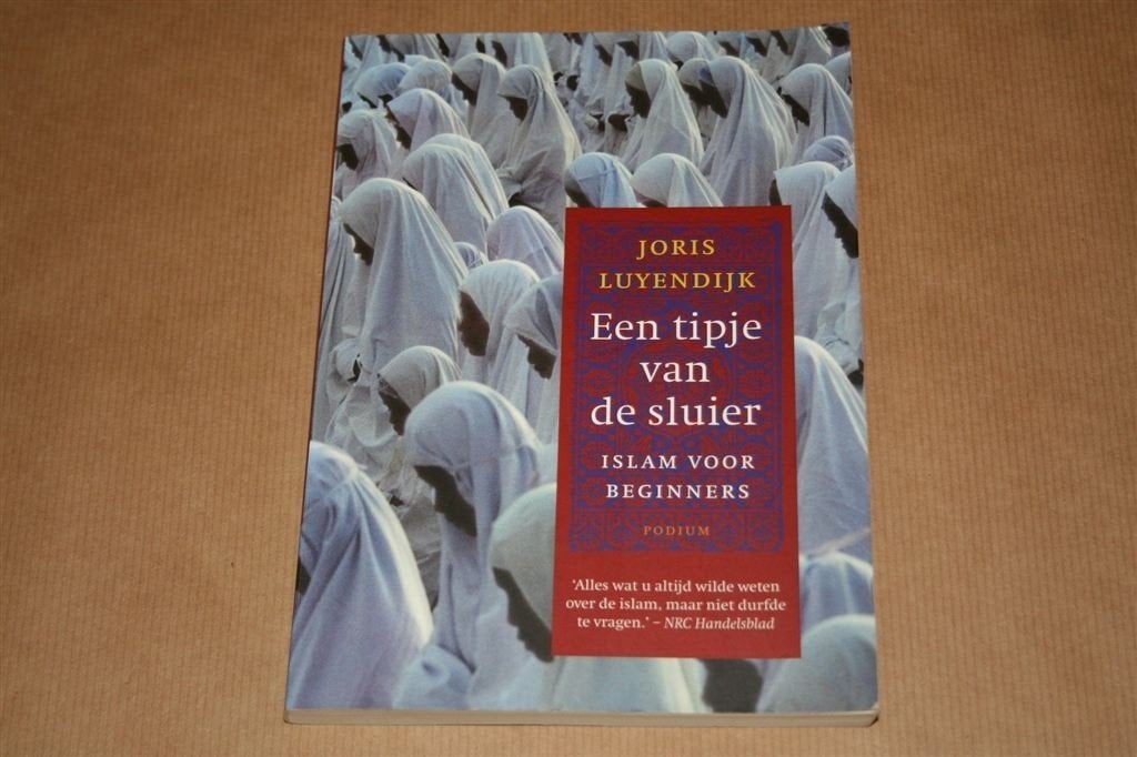 Een tipje van de sluier. Islam voor beginners., Ophalen of Verzenden, Gelezen, Islam