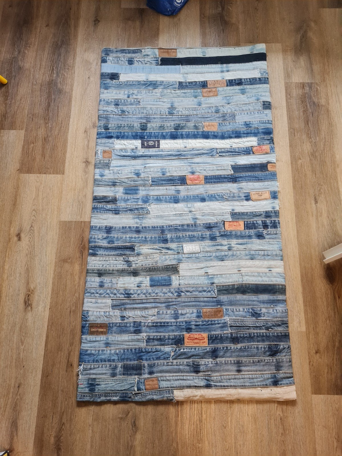 Uniek denim vloerkleed / spijkerbroek kleed - Handgemaakt, Gebruikt, Blauw, Denim, Upcycled, Industrieel, Vintage, 150 tot 200 cm