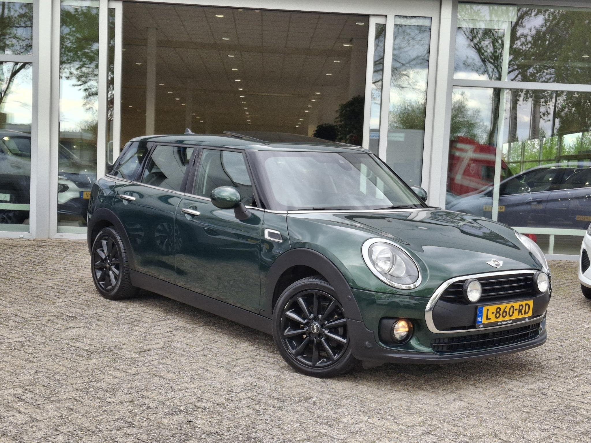 MINI Clubman 1.5 One Salt Serious Business | Stoelverwarming, Auto's, Voorwielaandrijving, 12 maanden, Gebruikt, Leder en Stof