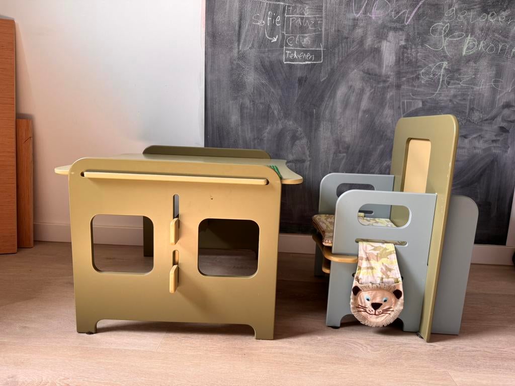 Jetsit tafel en stoel kind - legergroen, Kinderen en Baby's, Kinderkamer | Tafels en Stoelen, Ophalen, Zo goed als nieuw, Tafel(s) en Stoel(en)