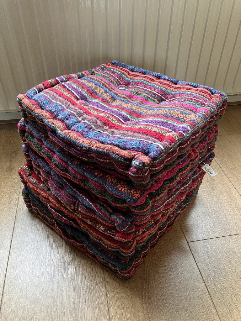 Matraskussen mexican paars/rood 40x40 cm 5 STUKS NIEUWSTAAT, Ophalen of Verzenden, Zo goed als nieuw
