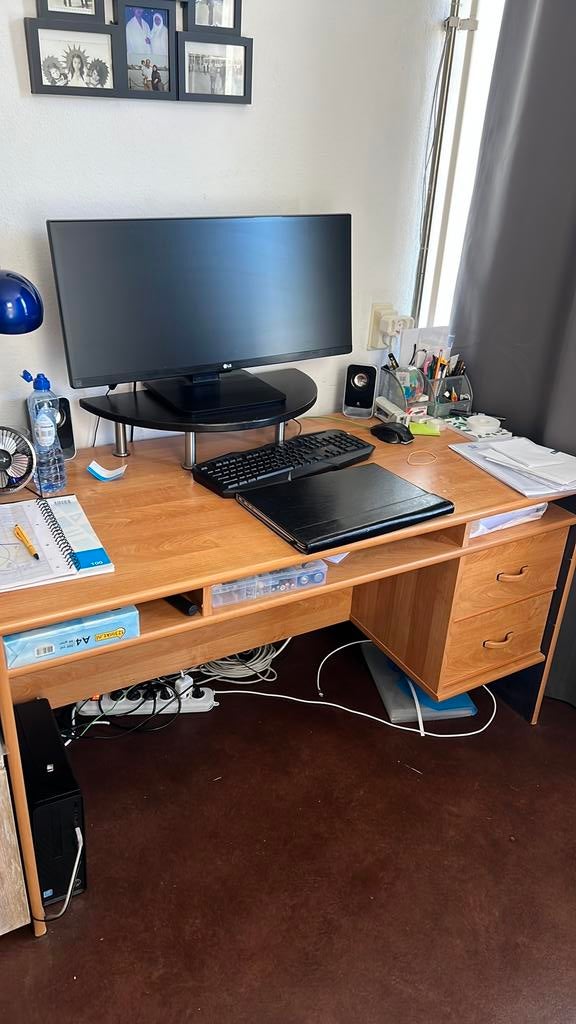 Gratis bureau komen ophalen  B135xD65xH73, Ophalen of Verzenden, Zo goed als nieuw