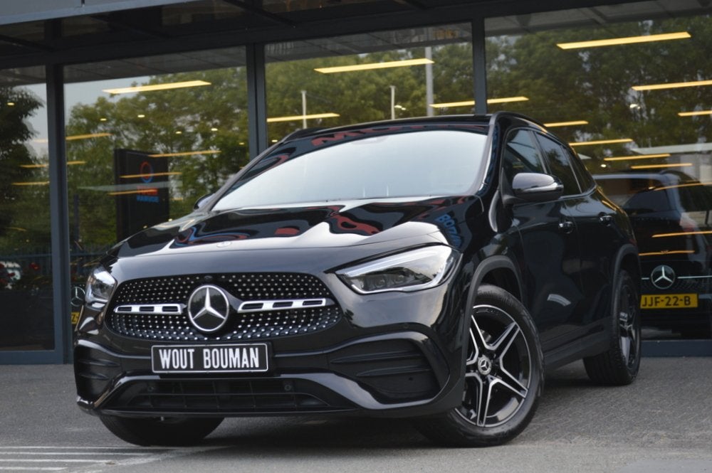 Mercedes-Benz GLA 250 e AMG Multibeam Panorama Widescreen Sf, Auto's, 77 km/l, Zwart, Bedrijf, Hybride Elektrisch/Benzine