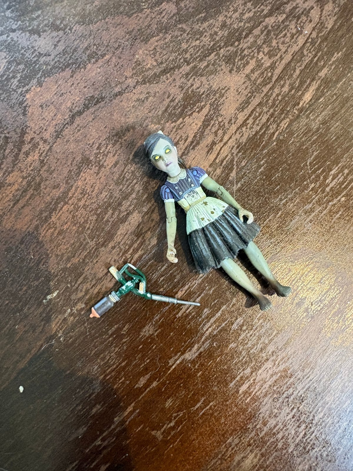 Bioshock Little Sister actiefiguur met spuit, Ophalen of Verzenden, Gebruikt