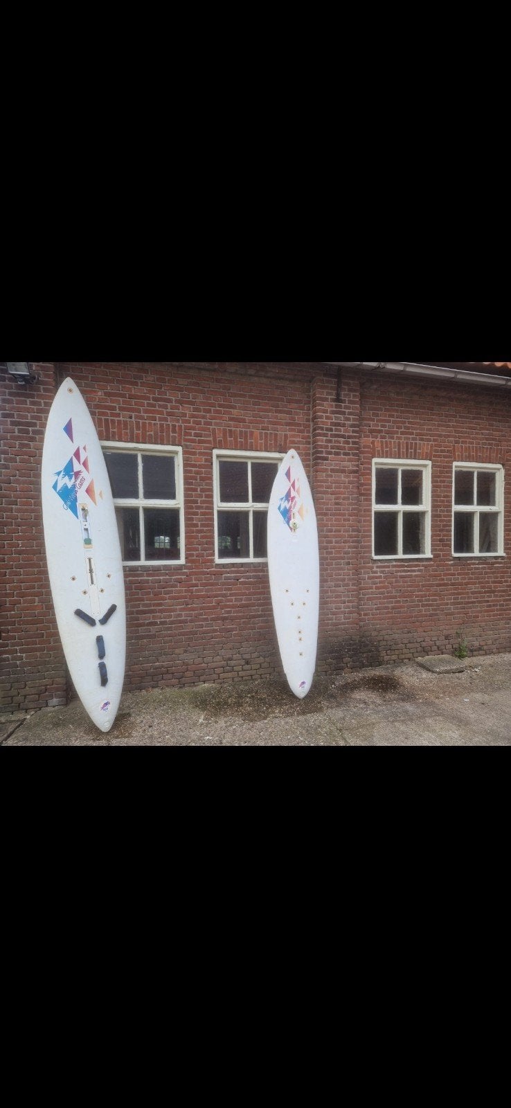 2 Ten Cate Club West Coast surfplanken met zeilen en masten, Ophalen