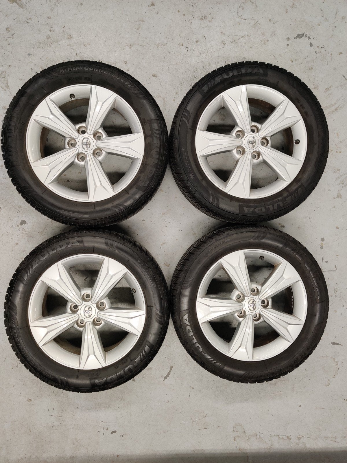 schadevrije orginele Toyota (C-HR) velgen met winterbanden., Ophalen, Gebruikt, Toyota