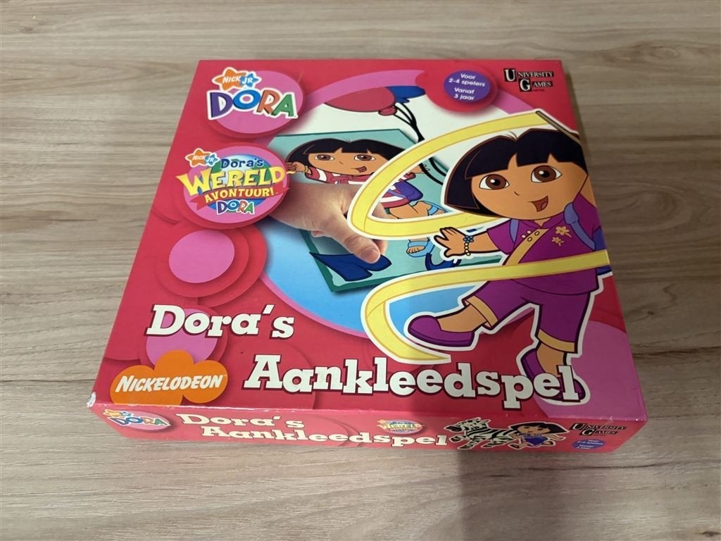 dora aankleed spel - s4178, Hobby en Vrije tijd, Gezelschapsspellen | Bordspellen, Verzenden, Zo goed als nieuw
