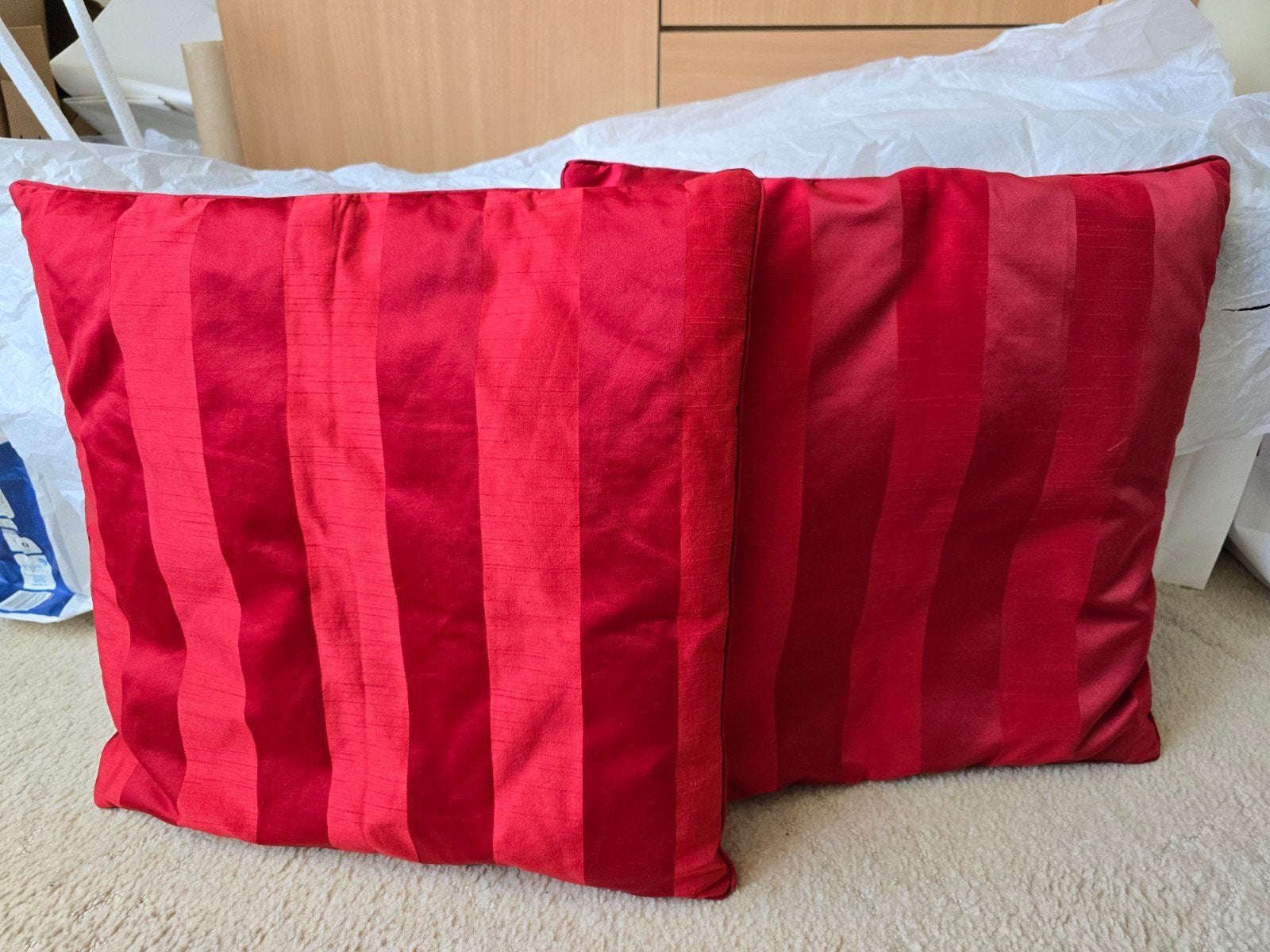 Nieuw! Set van 2 luxe rode Ikea sierkussens, sfeervol, Ophalen of Verzenden