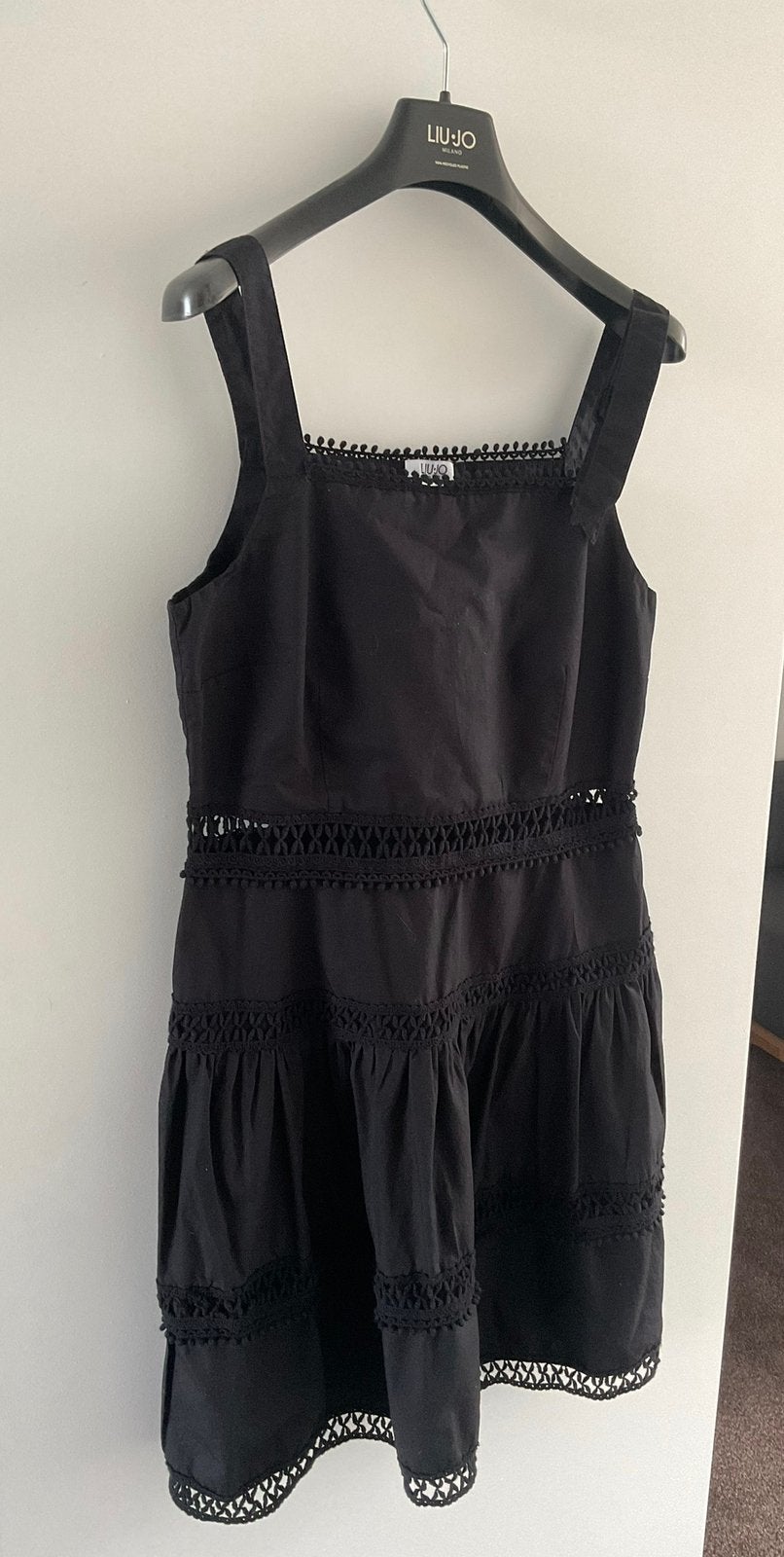 Liu Jo zwart middellang jurk it46, Kleding | Dames, Maat 38/40 (M), Zwart, Ophalen of Verzenden, Zo goed als nieuw