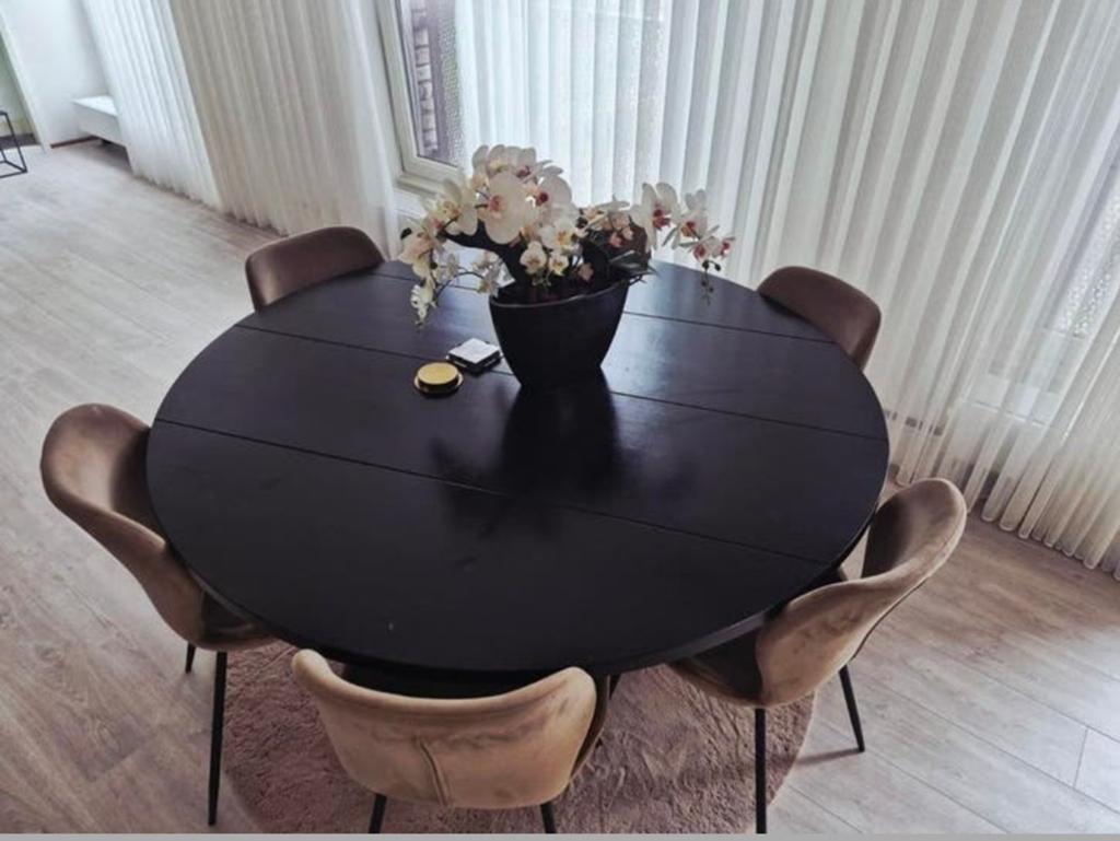 Ronde eettafel met 6 stoelen, Overige materialen, Ophalen of Verzenden, Zo goed als nieuw, Vier personen
